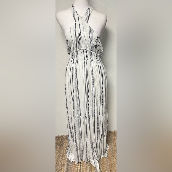 Pink Lily Boho Maxi Dress Backless
Textured Striped Black & White
Size Small - Picture 8 of 9